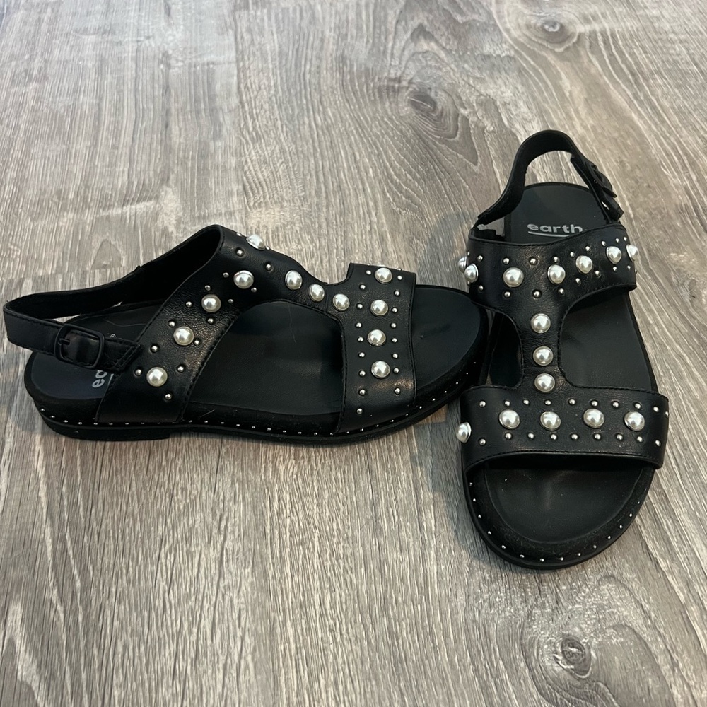 NEW Pearl Sandals ✨
